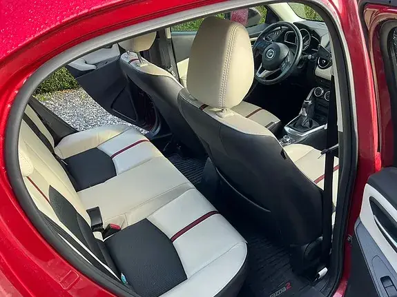 Mazda 2 2015 photo 4