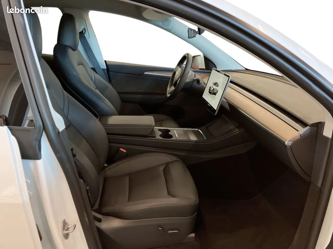 Tesla Model Y 2024 photo 4