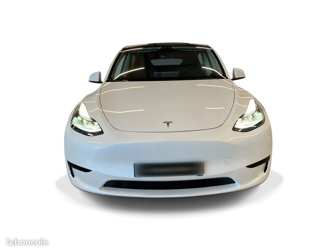 Tesla Model Y 2024 photo 2