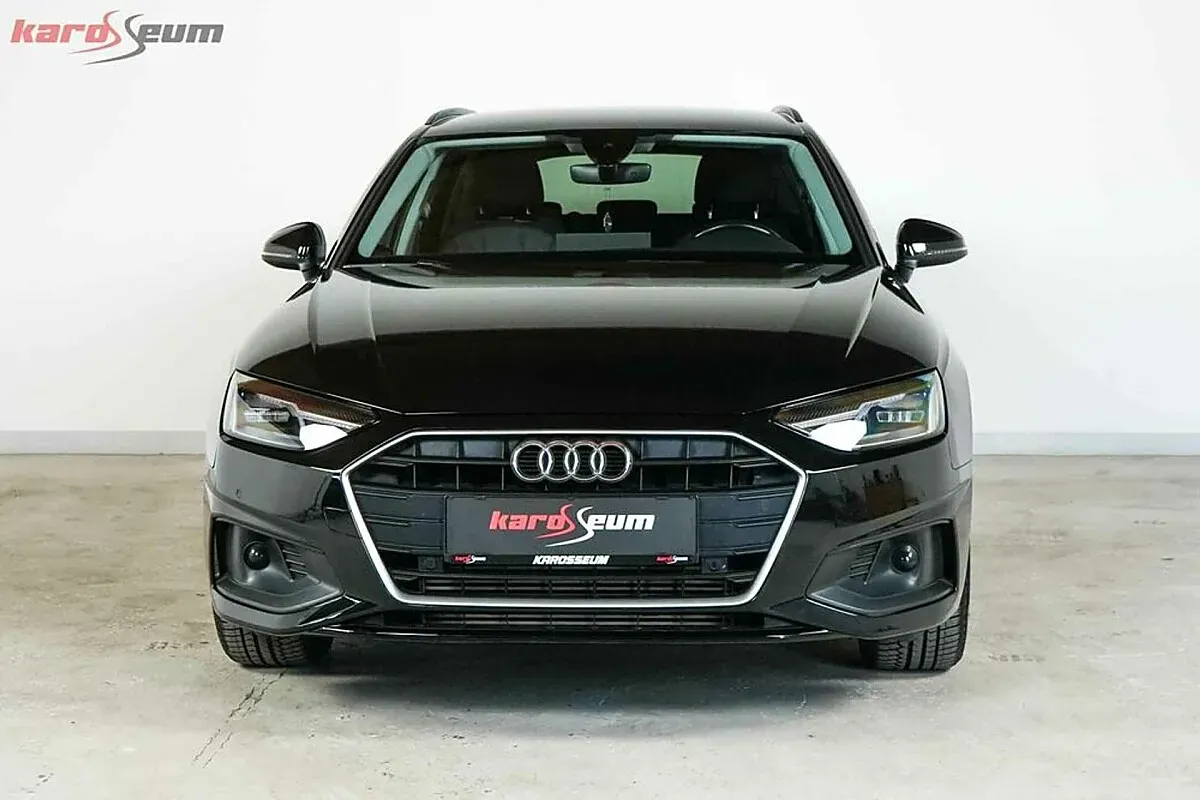 Audi A4 2022 photo 2