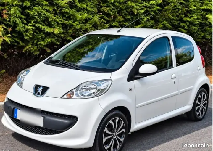 Peugeot 107 2008 photo 2