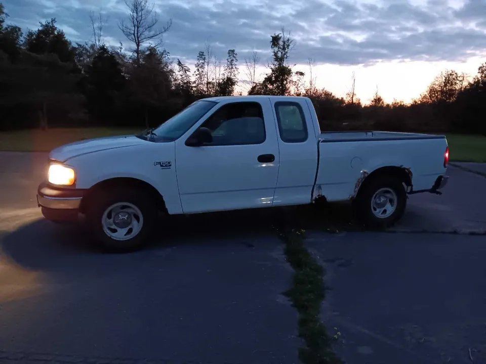 Ford F-150 2001 photo 2