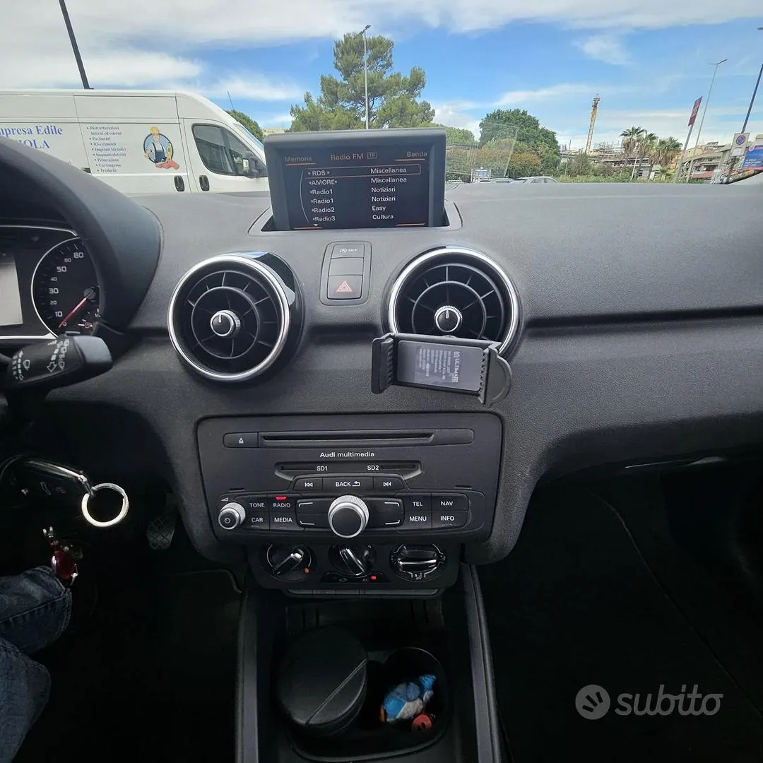 Audi A1 2010 photo 3