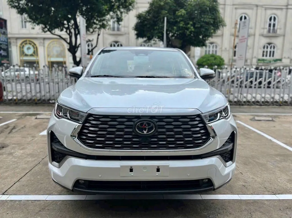 Toyota Innova Cross