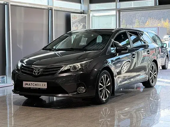 Toyota Avensis 2013 photo 2