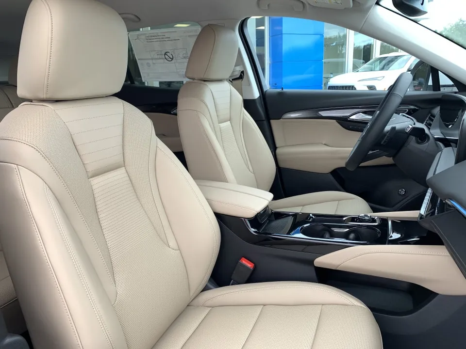 Buick Envision 2026 photo 2