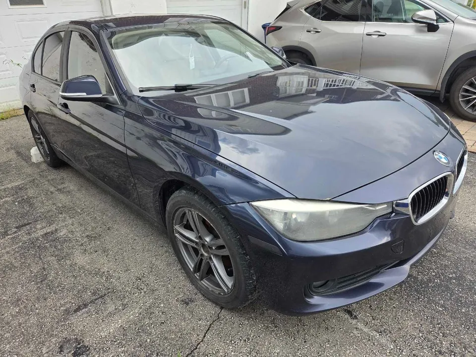 BMW 320I 2012 photo 2