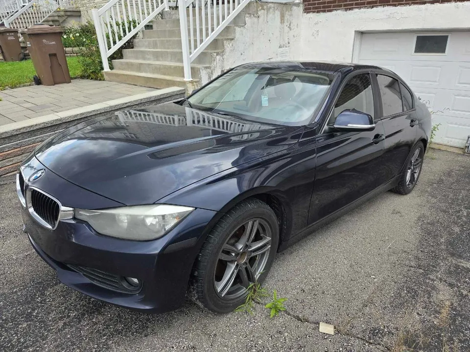 BMW 320I 2012 photo 3