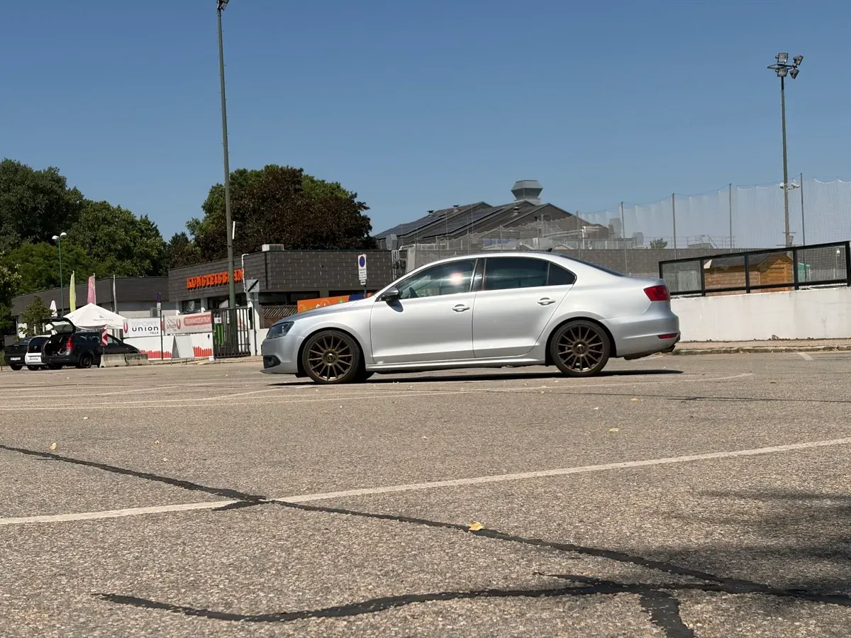 Volkswagen Jetta 2011 photo 2