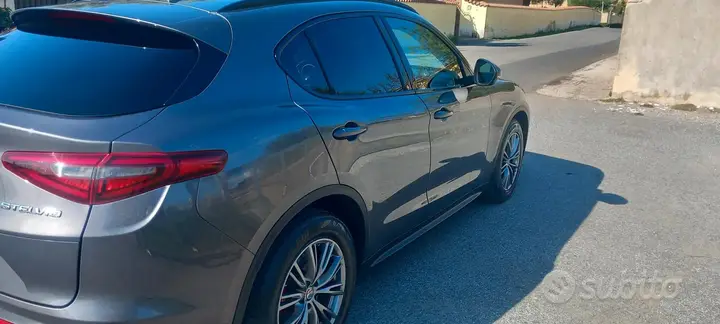 Alfa Romeo Stelvio 2017 photo 2