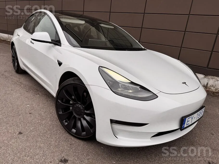 Tesla Model 3 2023 photo 2