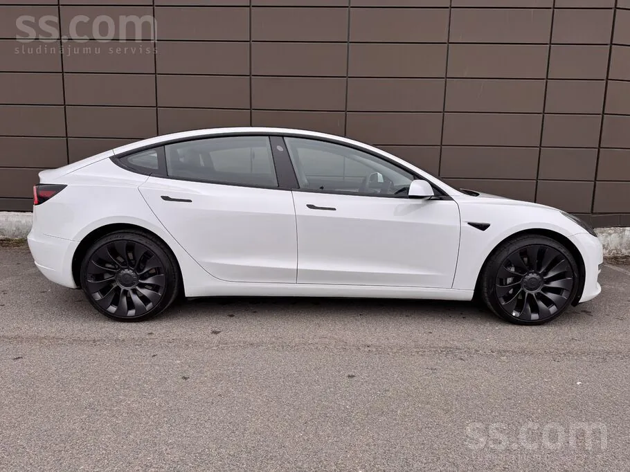 Tesla Model 3 2023 photo 4
