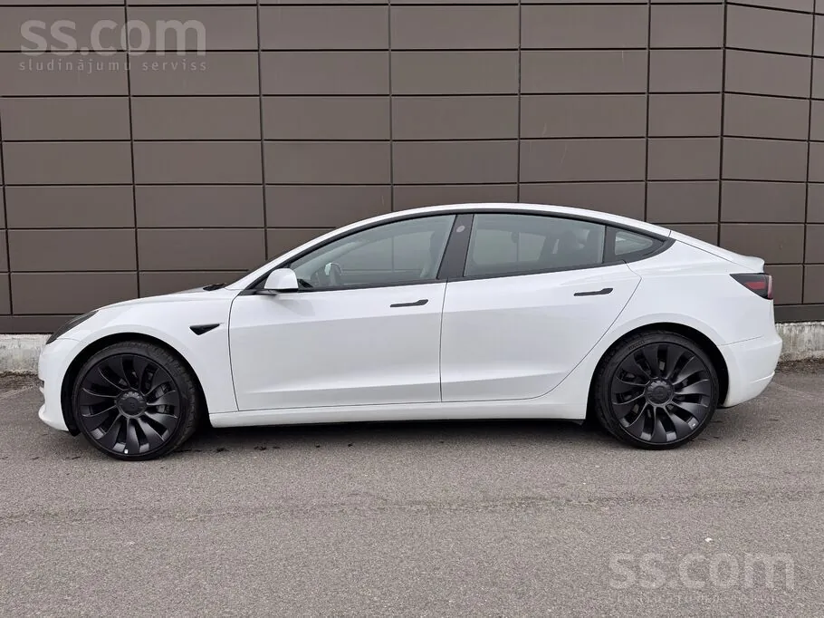Tesla Model 3 2023 photo 3