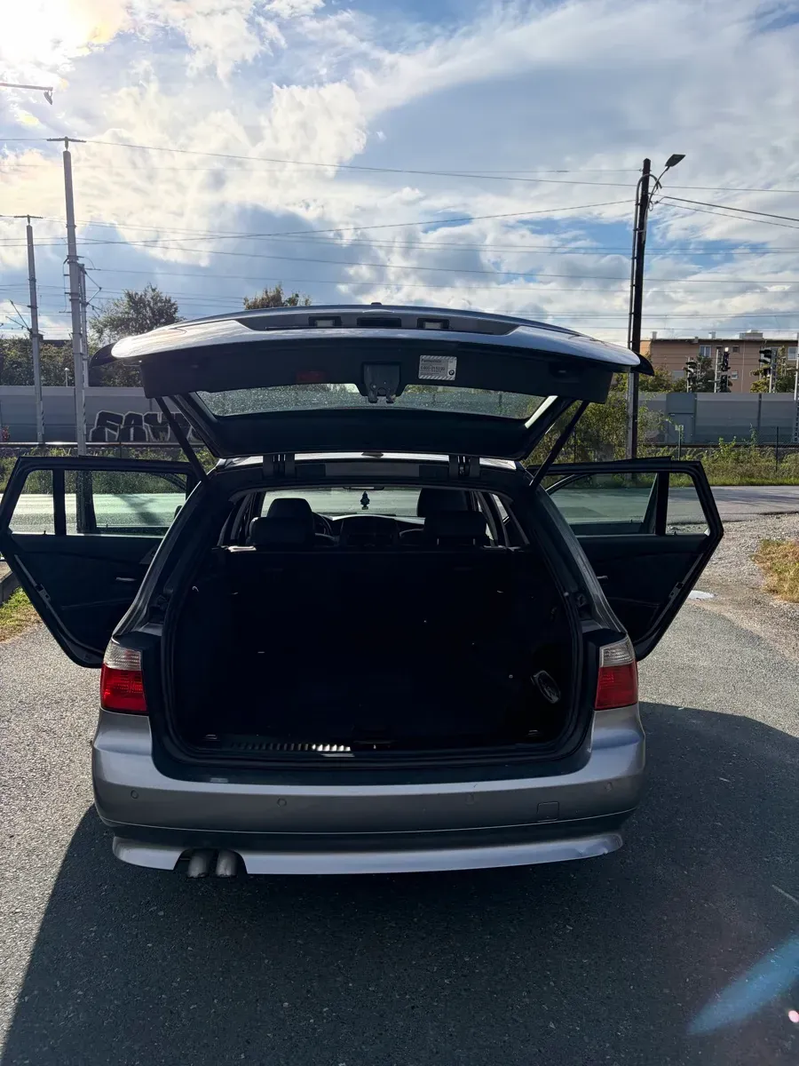 BMW 5 Series 2005 photo 2