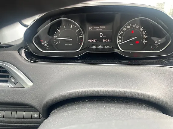 Peugeot 208 2012 photo 5