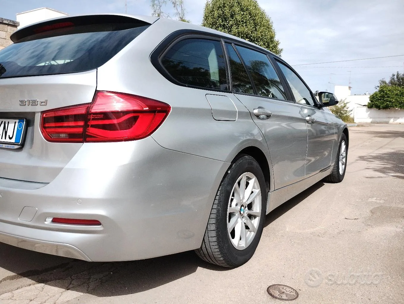 BMW 318D Touring Avantage 2016 photo 2