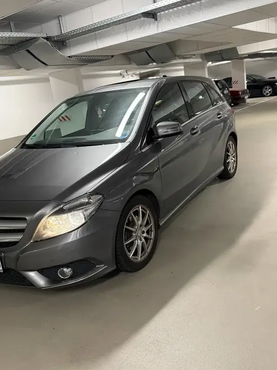 Mercedes-Benz B200