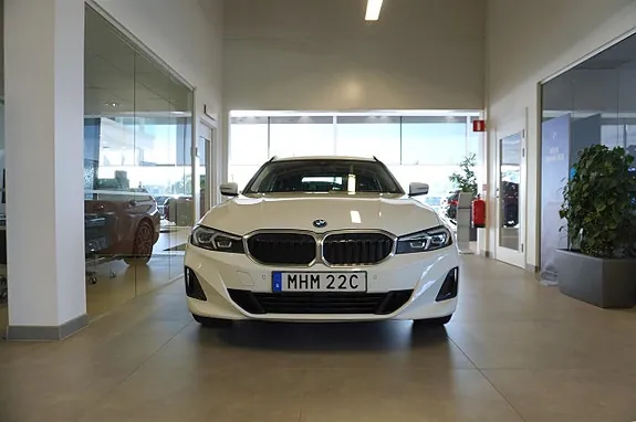 BMW 330E 2024 photo 2