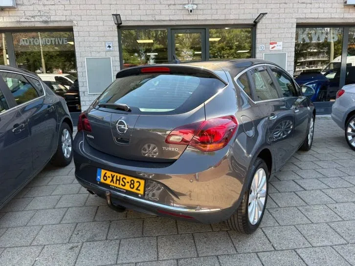 Opel Astra 2012 photo 3