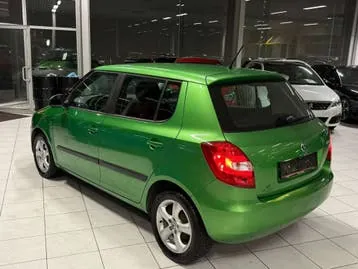 Skoda Fabia 2012 photo 2