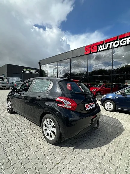 Peugeot 208 2012 photo 5