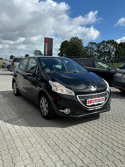 Peugeot 208 2012 photo 3