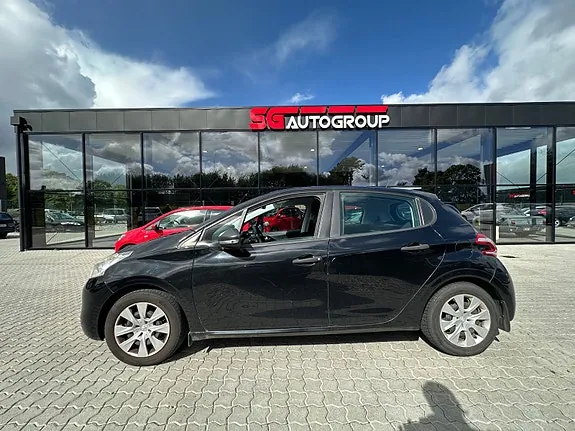 Peugeot 208 2012 photo 4