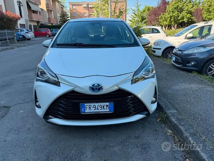 Toyota Yaris 2018 photo 2