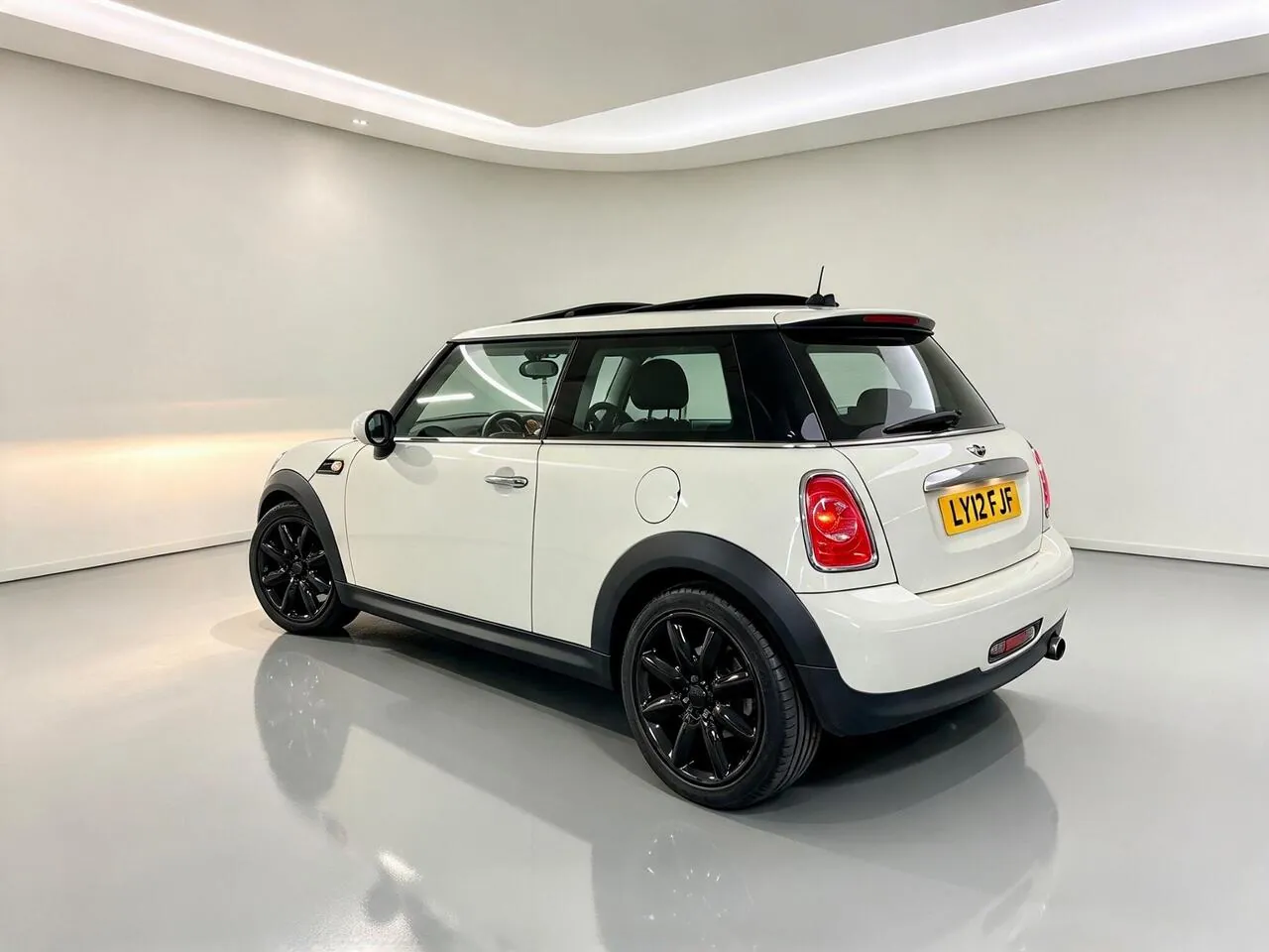 Mini Hatch 2012 photo 3