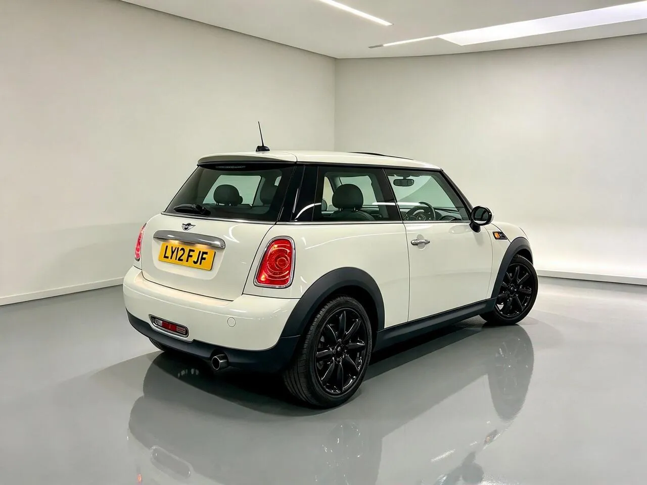 Mini Hatch 2012 photo 4