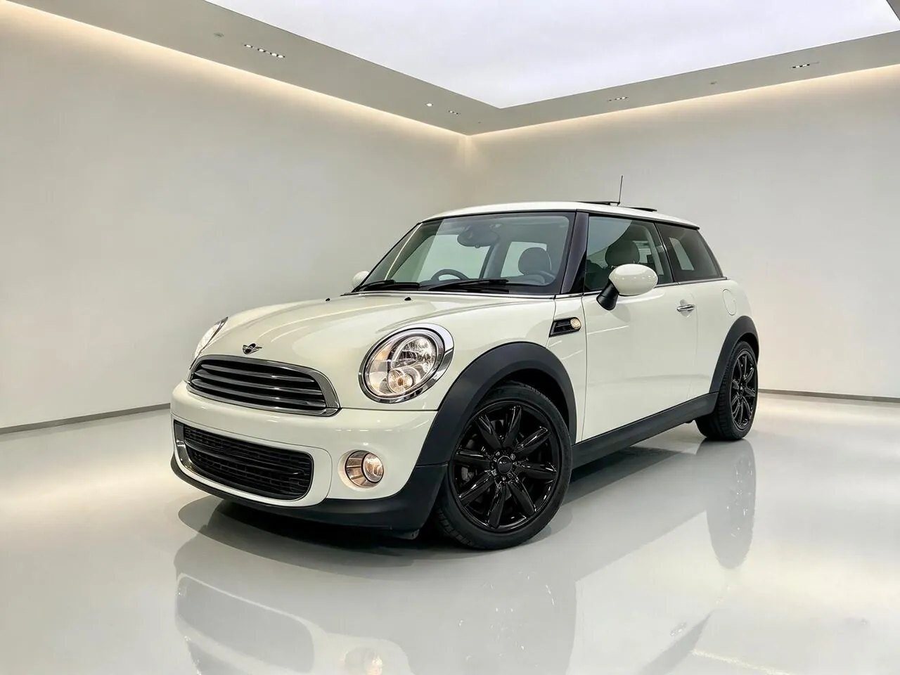 Mini Hatch 2012 photo 2
