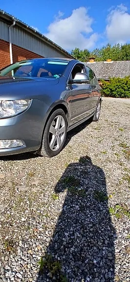 Skoda Superb 2010 photo 5