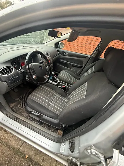 Ford Focus 2011 photo 2