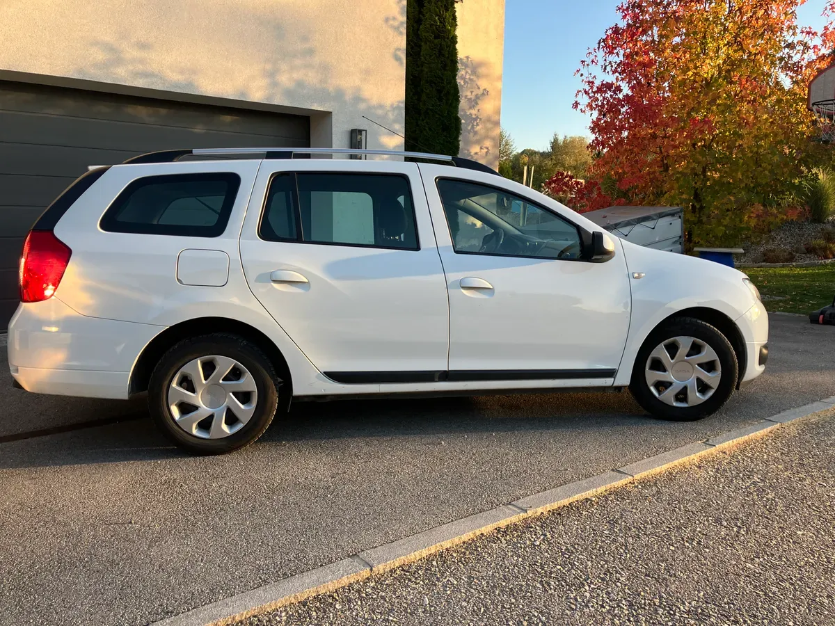 Dacia Logan 2015 photo 2