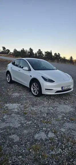 Tesla Model Y 2026 photo 4