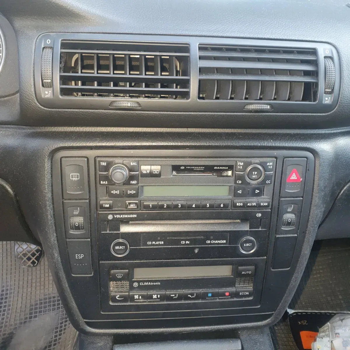 Volkswagen Passat 2003 photo 2