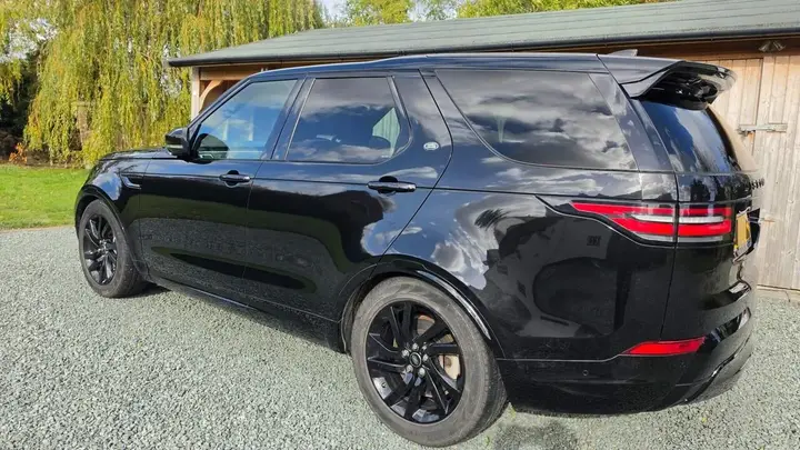 Land Rover Discovery 2019 photo 2