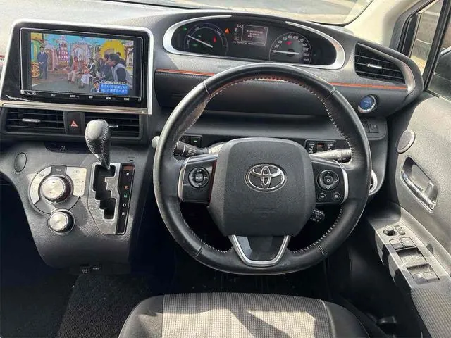 Toyota Sienta 2021 photo 2