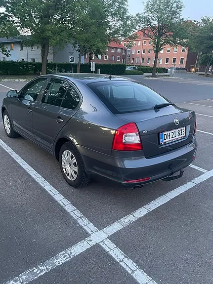 Skoda Octavia 2010 photo 2