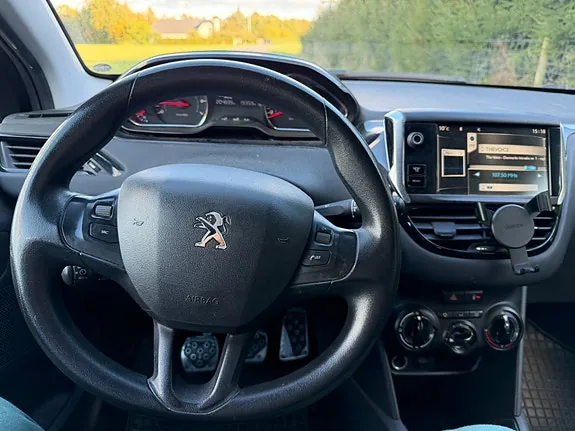 Peugeot 208 2013 photo 5