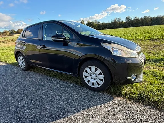 Peugeot 208 2013 photo 3