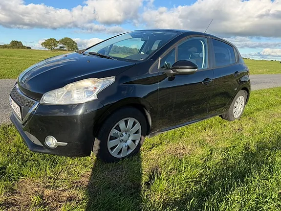 Peugeot 208 2013 photo 2
