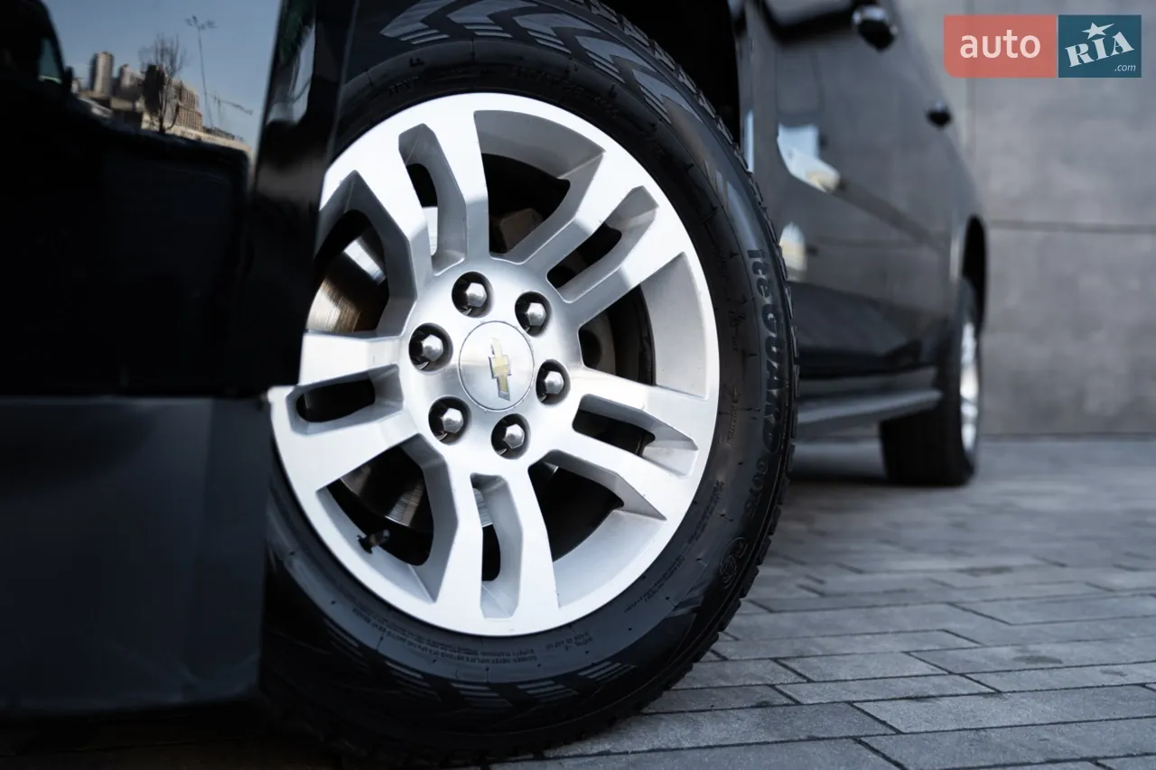 Chevrolet Suburban 2015 photo 5