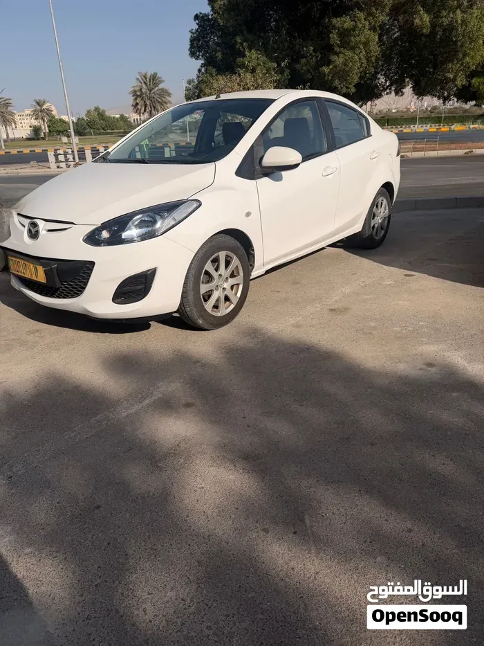 Mazda 2 2013 photo 2