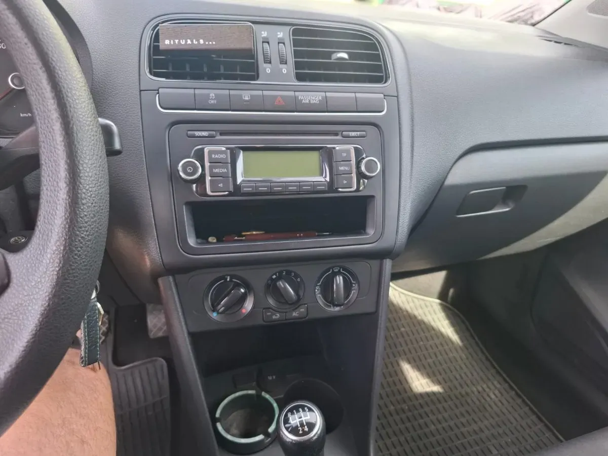 Volkswagen Polo 2011 photo 3