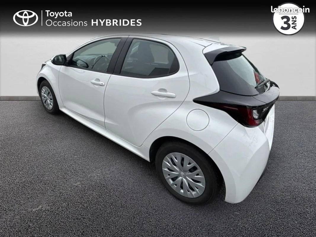 Toyota Yaris 2024 photo 2