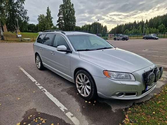 Volvo V70 2010 photo 2