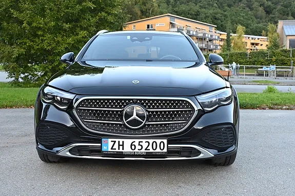 Mercedes-Benz E300 De 2025 photo 3