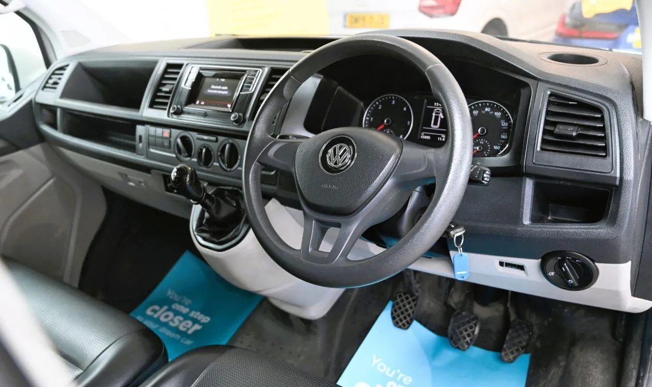 Volkswagen Transporter Shuttle 2018 photo 2