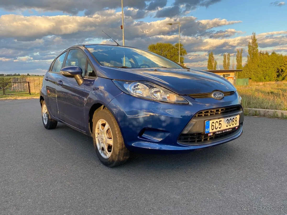 Ford Fiesta 2010 photo 2